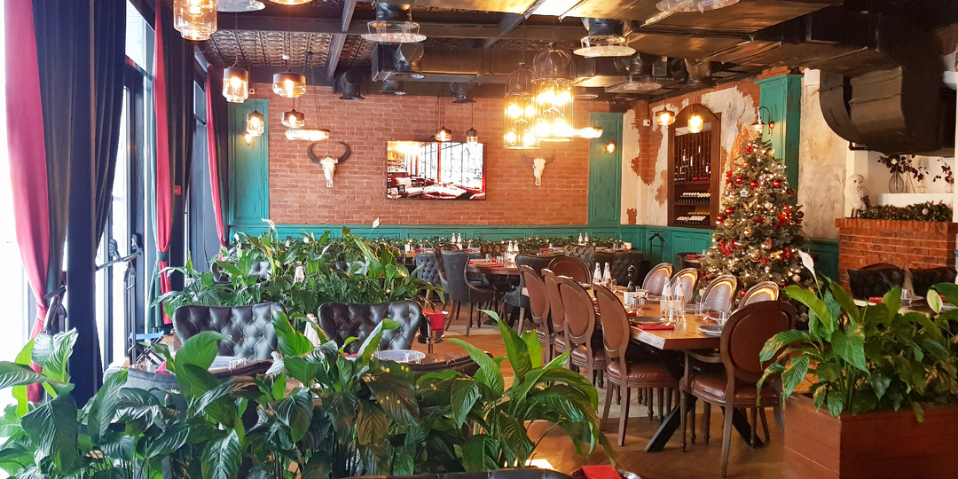 Фестивальный завтрак и интерьер в турецком ресторане "ZARUN".