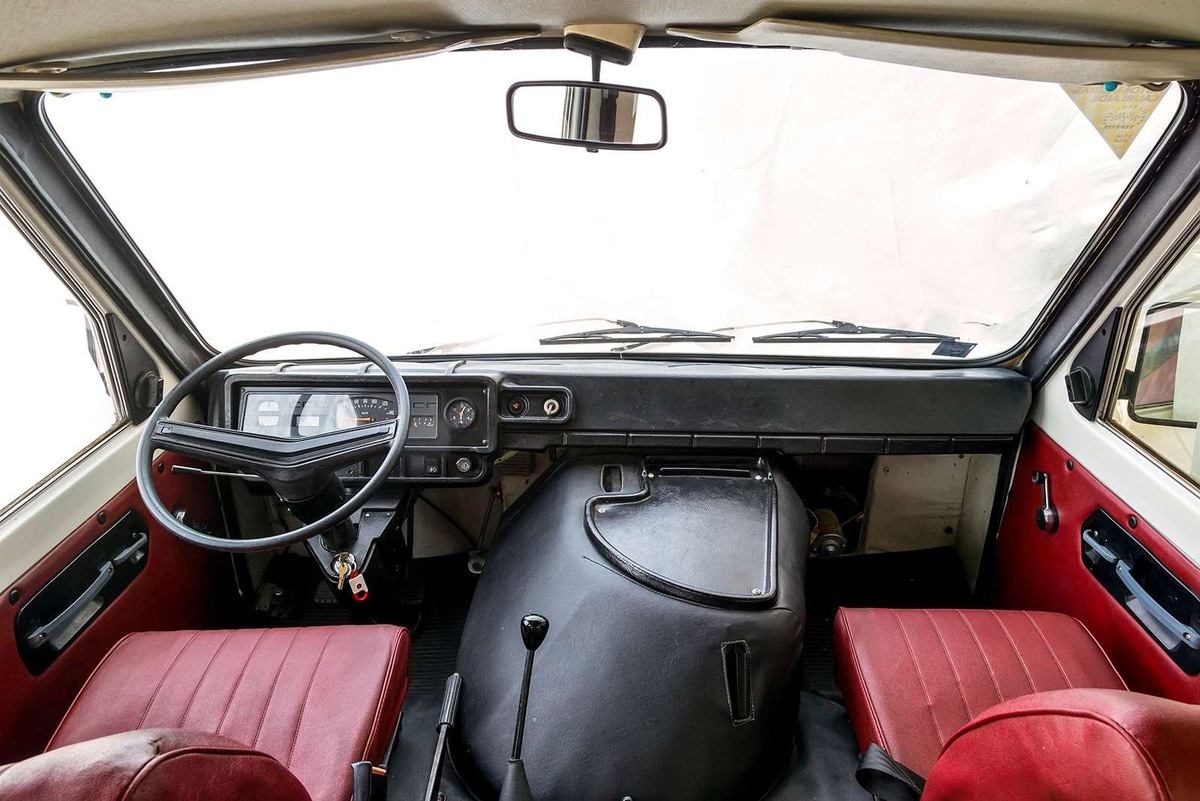 Салон РАФ-2203