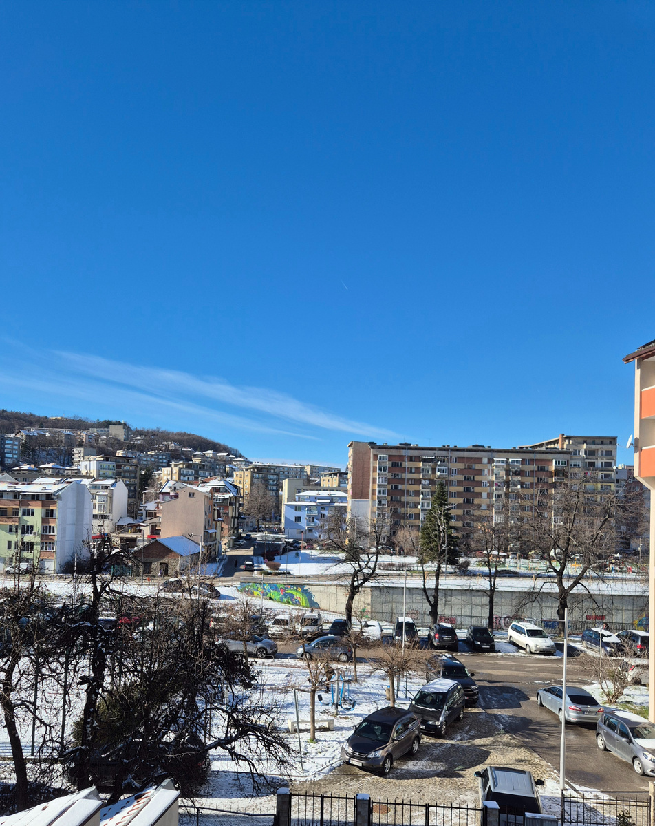 А из нашего окна наконец снова солнышко показывают. После сумрачной Москвы прямо радость.