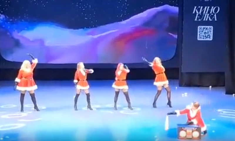    Танец Снегурочек. Фото: realtagil.ru.