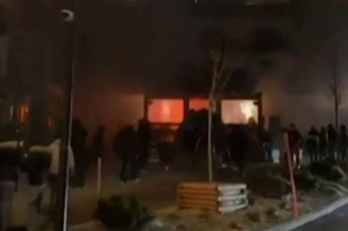    RTS: владелец бара на Кран-Монтане признал, что выход из подвала был заперт