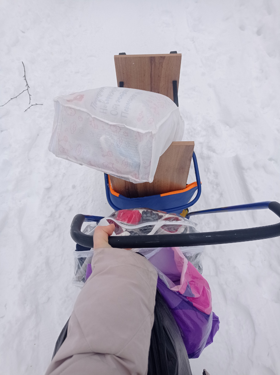 На саночках чего только уже не возили🙈