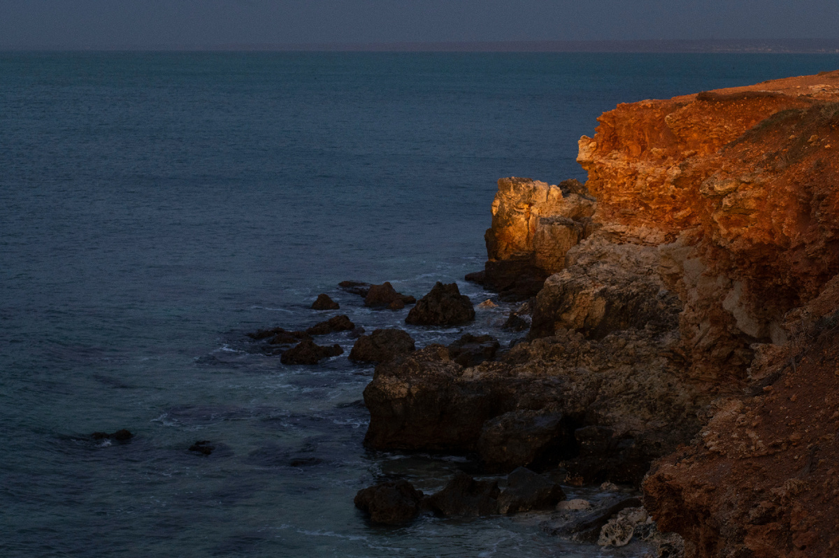 Севастополь. Берег Черного моря. На закате