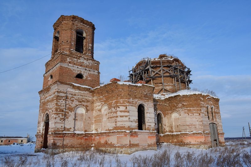 Церковь Покрова Пресвятой Богородицы, с. Кирды - самое высокое здание села.