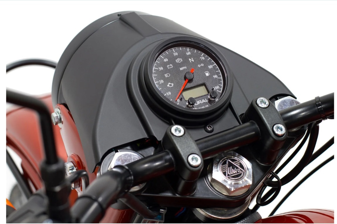 В Урале российского производства, электронный разве только счётчик пробега, других дисплеев конечно нет.