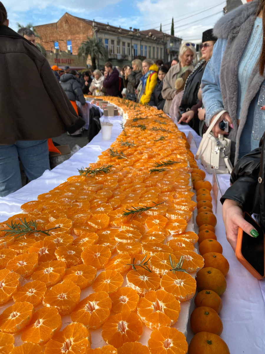 Сухум, мандариновый торт , фестиваль