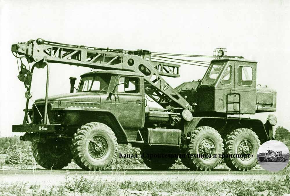 Кран военного назначения 8Т210 на шасси Урал-375Д