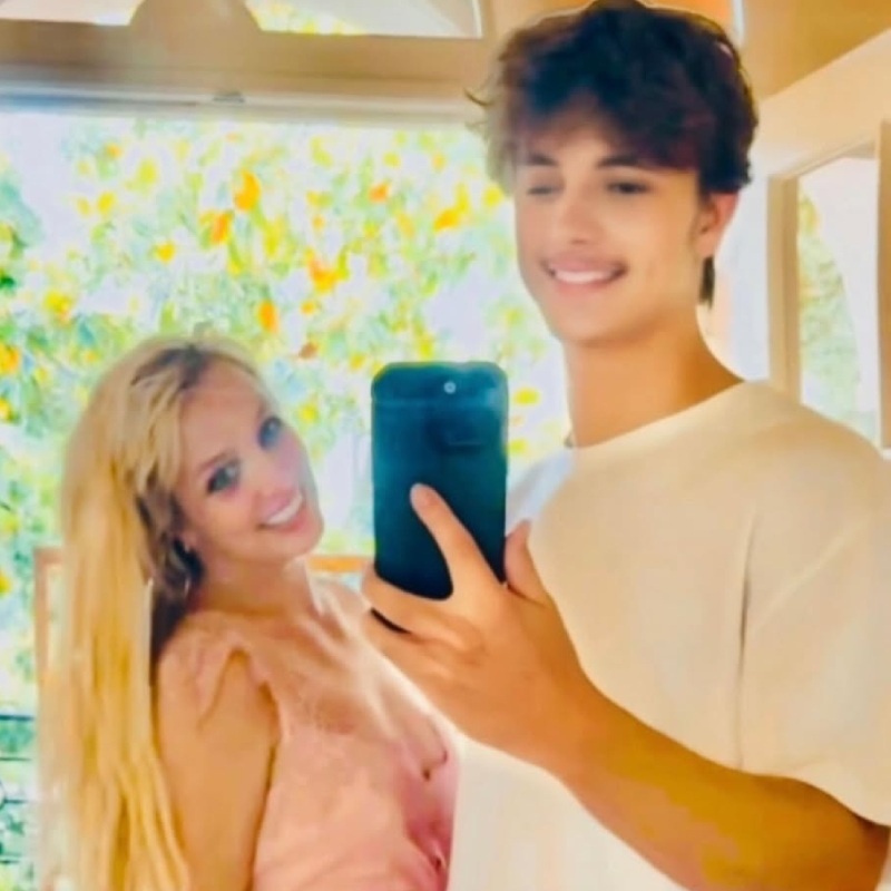     Бритни Спирс с сыном Джейденом Джеймсом Федерлайном / Фото: соцсети Бритни Спирс