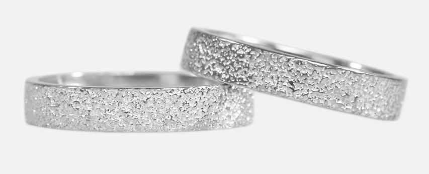 Фактурные обручальные кольца из серебра