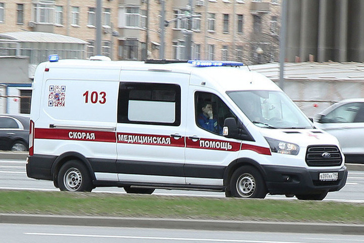 Врачи спасли малышку, у которой застрял орех в легких