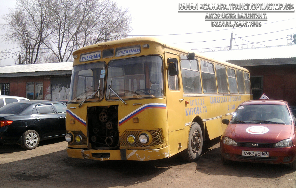 Учебный ЛиАЗ-677М Самарской автошколы ДОСААФ. Примерно 2010 год.