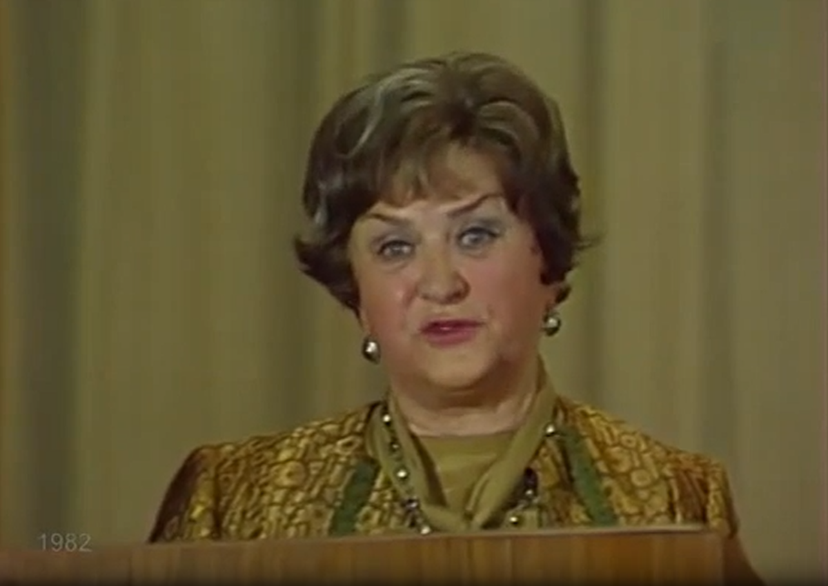 Мама Андрея Миронова в образе Софьи Ивановны в экранизации пьесы Катаева о нравах так называемой творческой интеллигенции