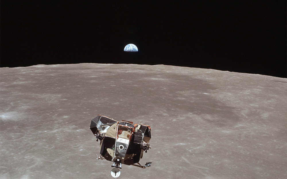 Фото NASA: AS11-44-6640