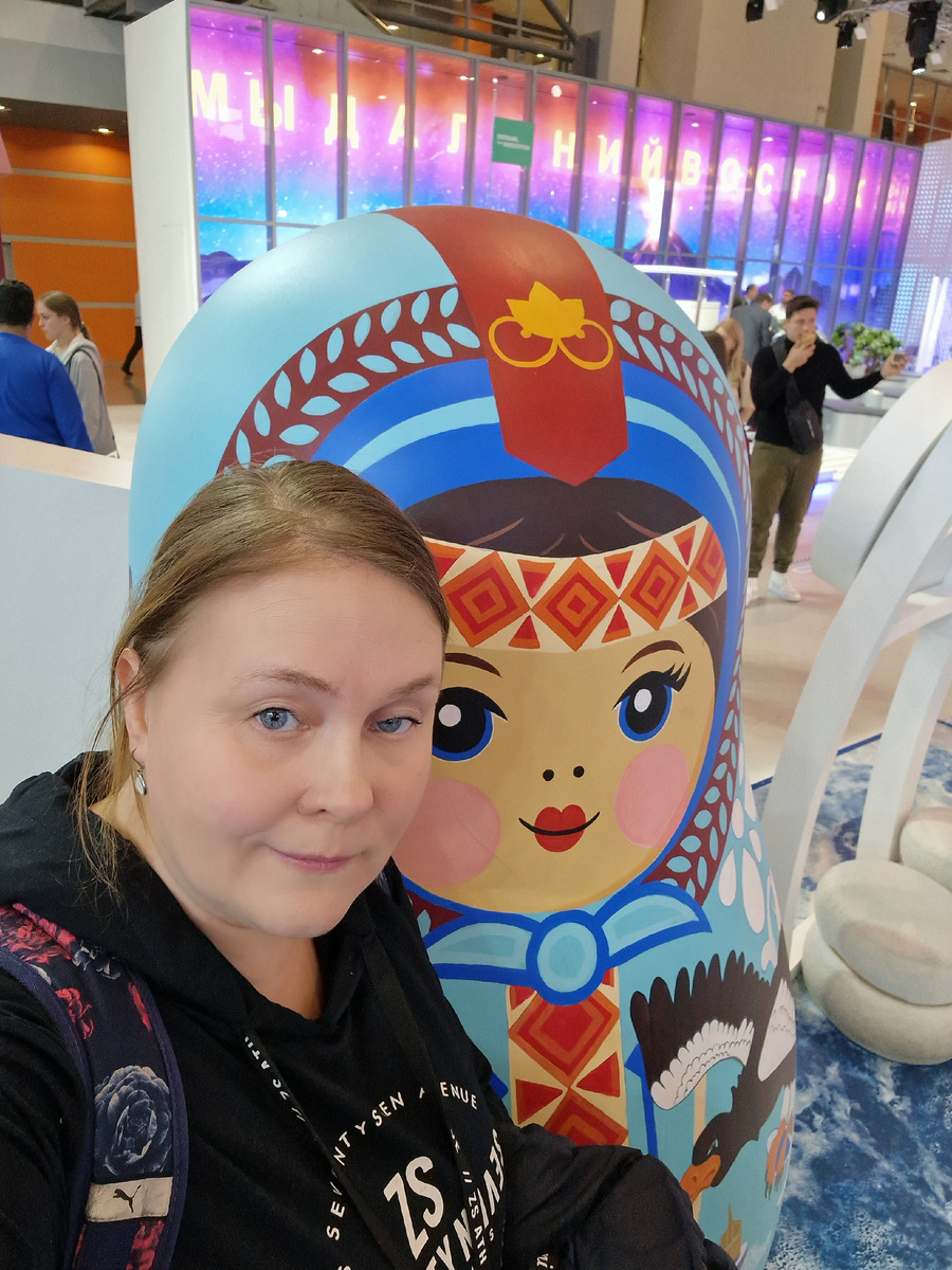 пусть с матрешкой селфи будет))