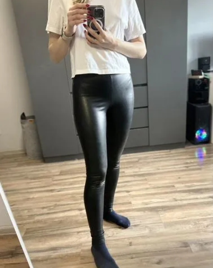 Фотография к одному из объявлений. Жаль девушка без лица. 