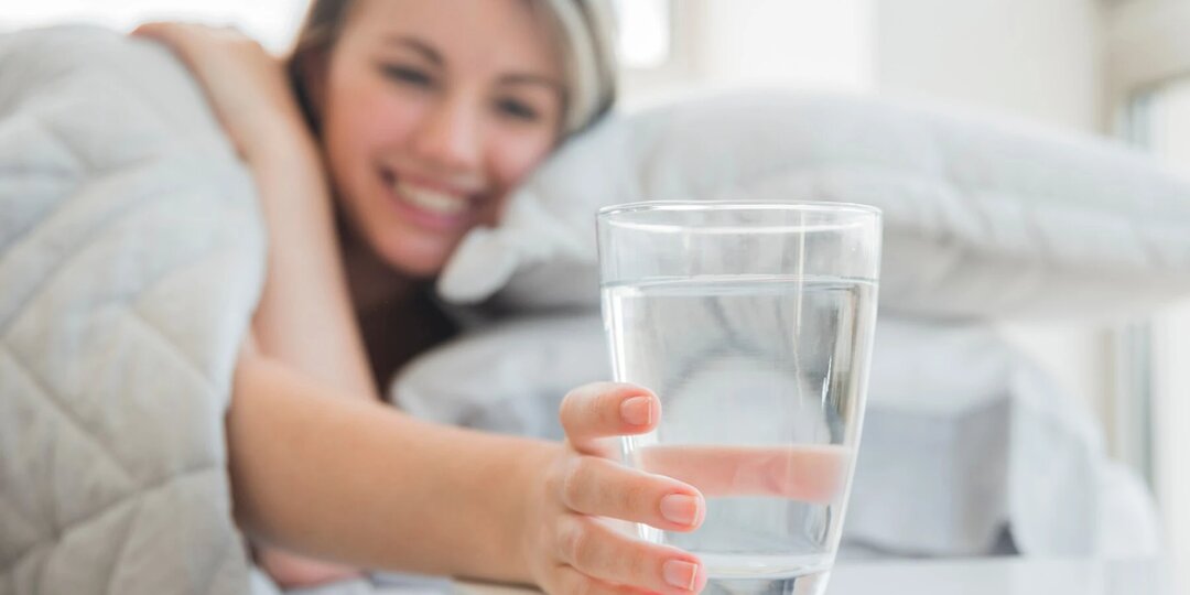 Утренний стакан воды: 4 правила, которые нельзя нарушать, и скрытые опасности, о которых вы скорее всего не знаете
