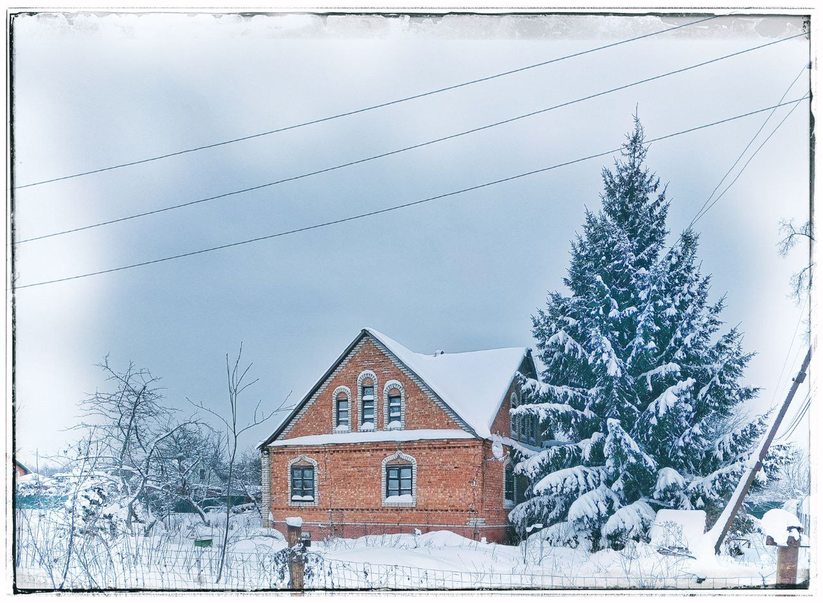 Дом не мой, но из нашей деревеньки. На соседней улице, просто понравился. 