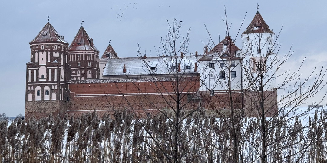 Мирский замок в Беларуси: где находится, что внутри и что посмотреть.
