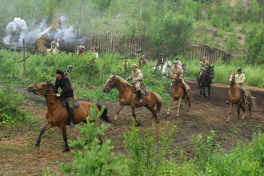 Нападение. Кадр из х/ф "Господа офицеры: Спасти императора" 2008г.