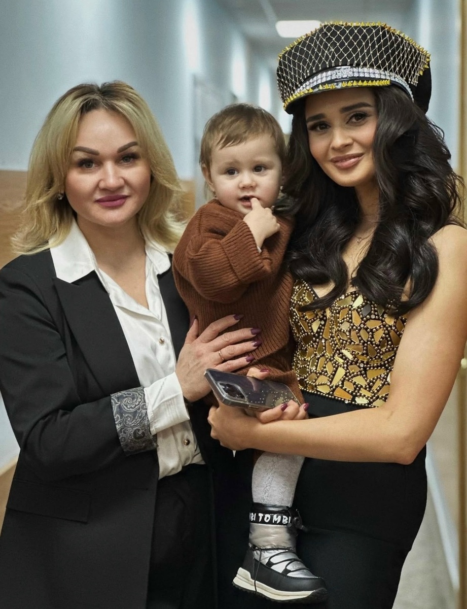     Гөлназ Асаева кемгә оҡшаған?