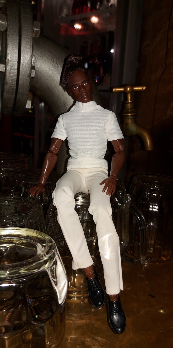 Нео в одном из уютных заведений Петербурга. Фото автора канала.