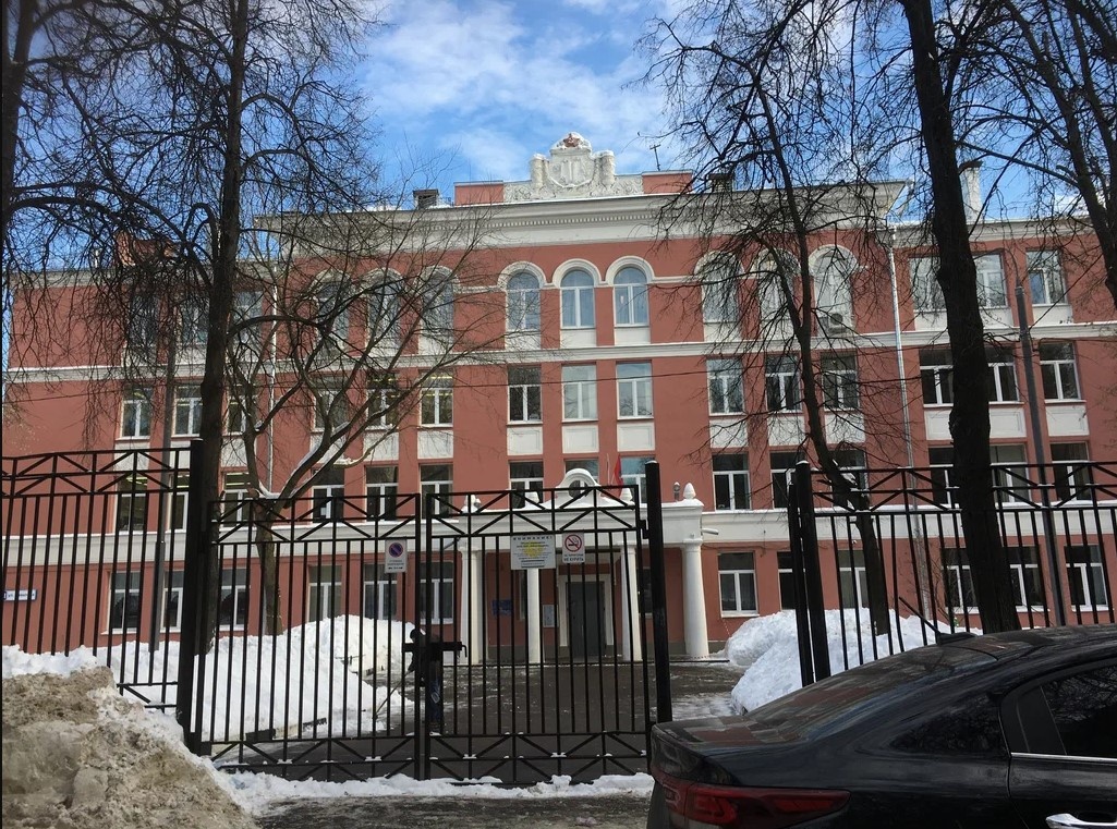 Рис. 1. 199 школа на улице Вавилова. Фотография взята из открытых источников.