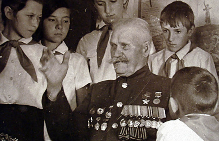 Конечно, носить до войны не носили.