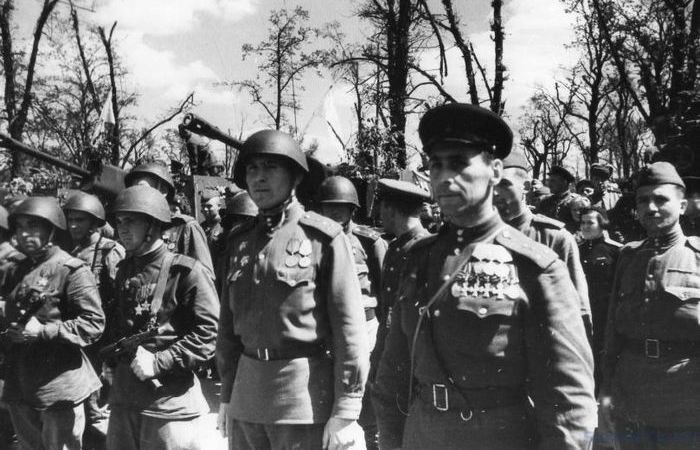 Официально Георгия не вернули, но носить было можно.