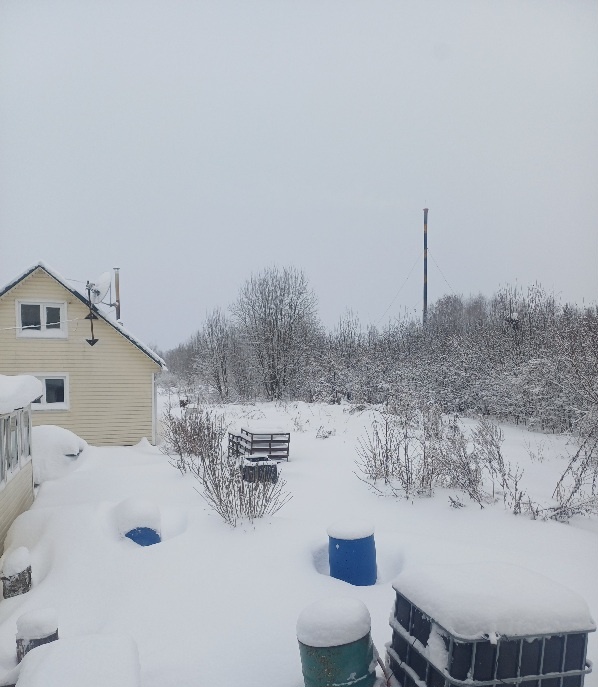 Вид из окна спальни. Замело, но не сильно