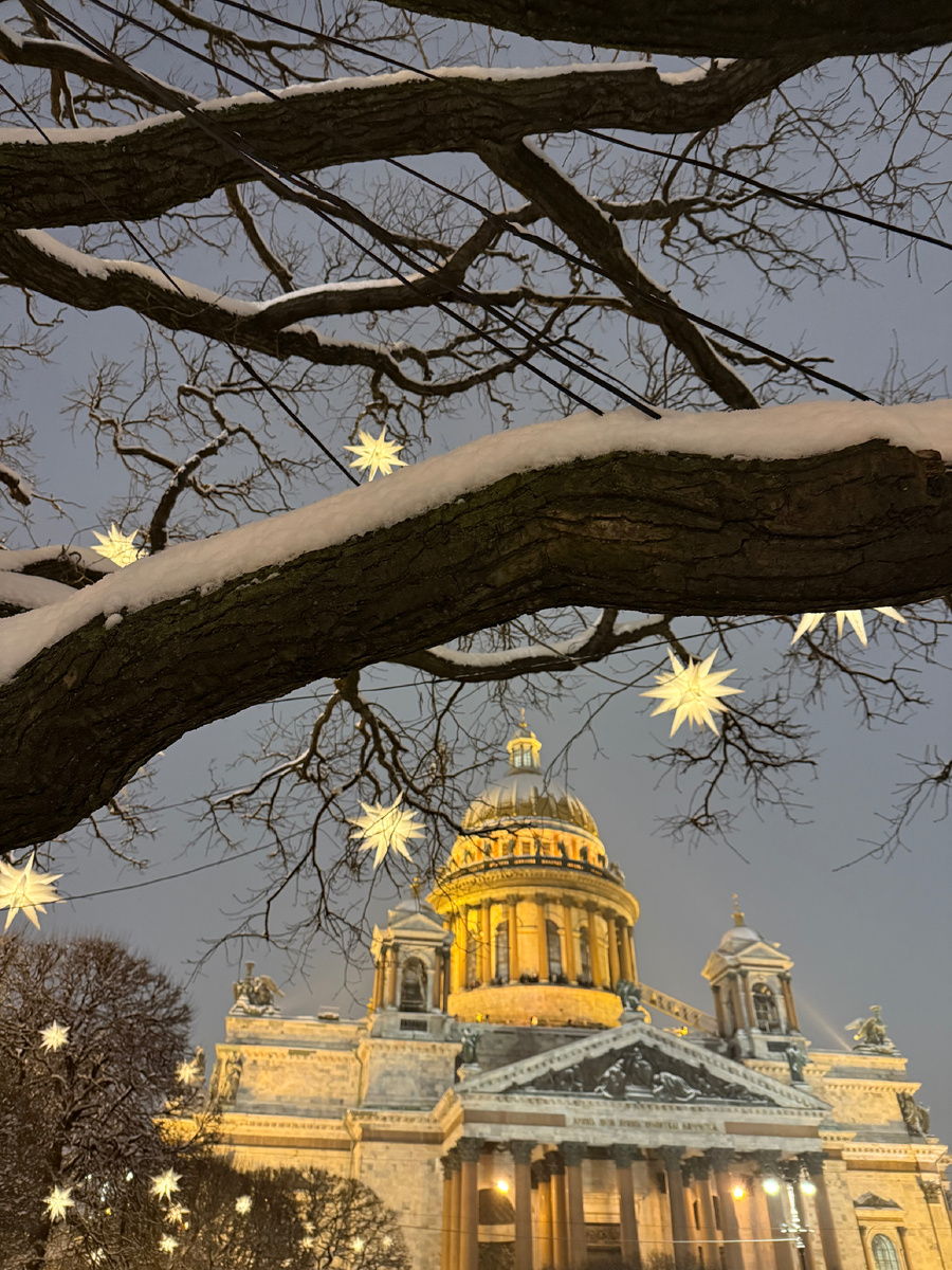 Праздничный Исаакиевский собор 