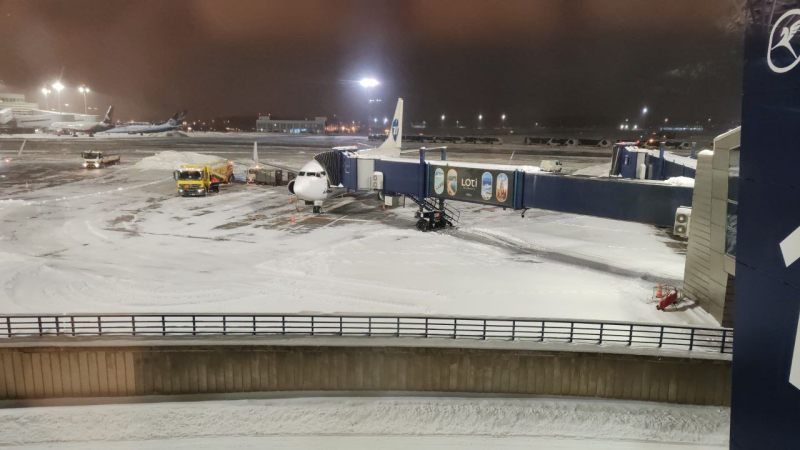 Вчерашним вечером во Внуково, сам фотографировал