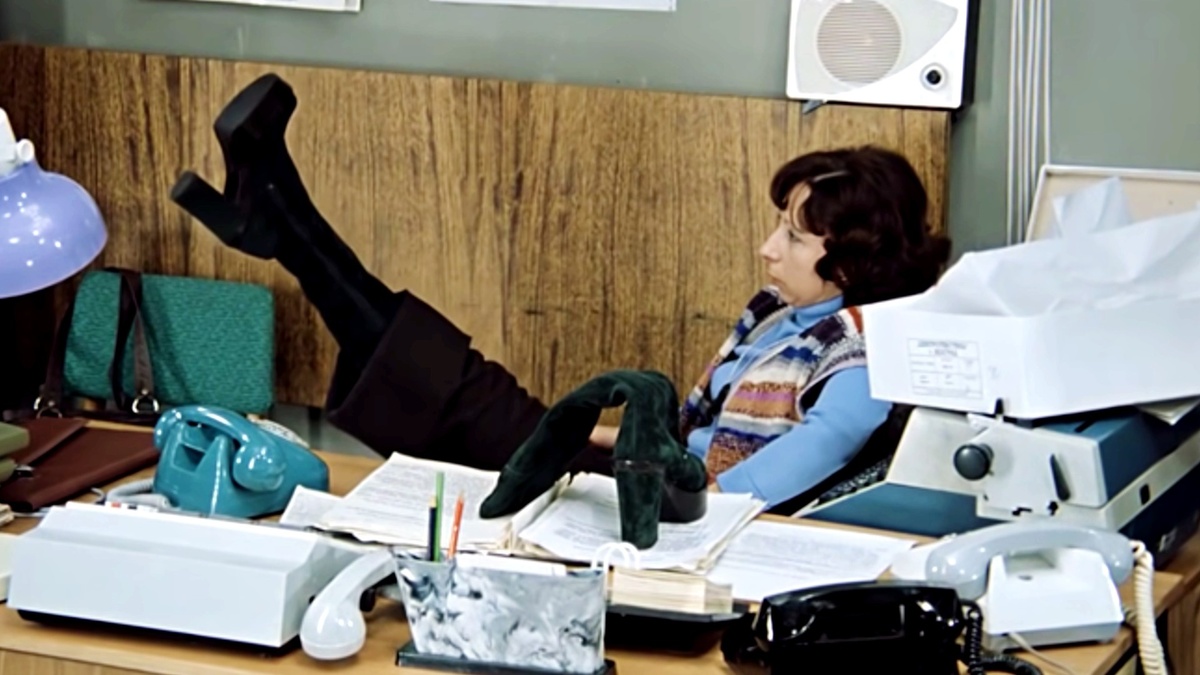 Кадр из фильма "Служебный роман"