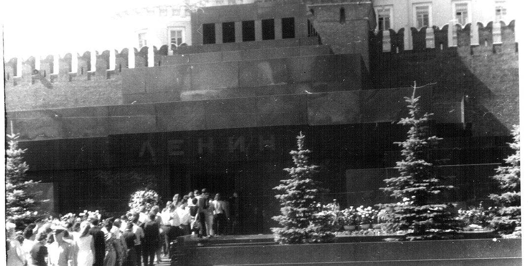 В Мавзолее была? Ленина видела?