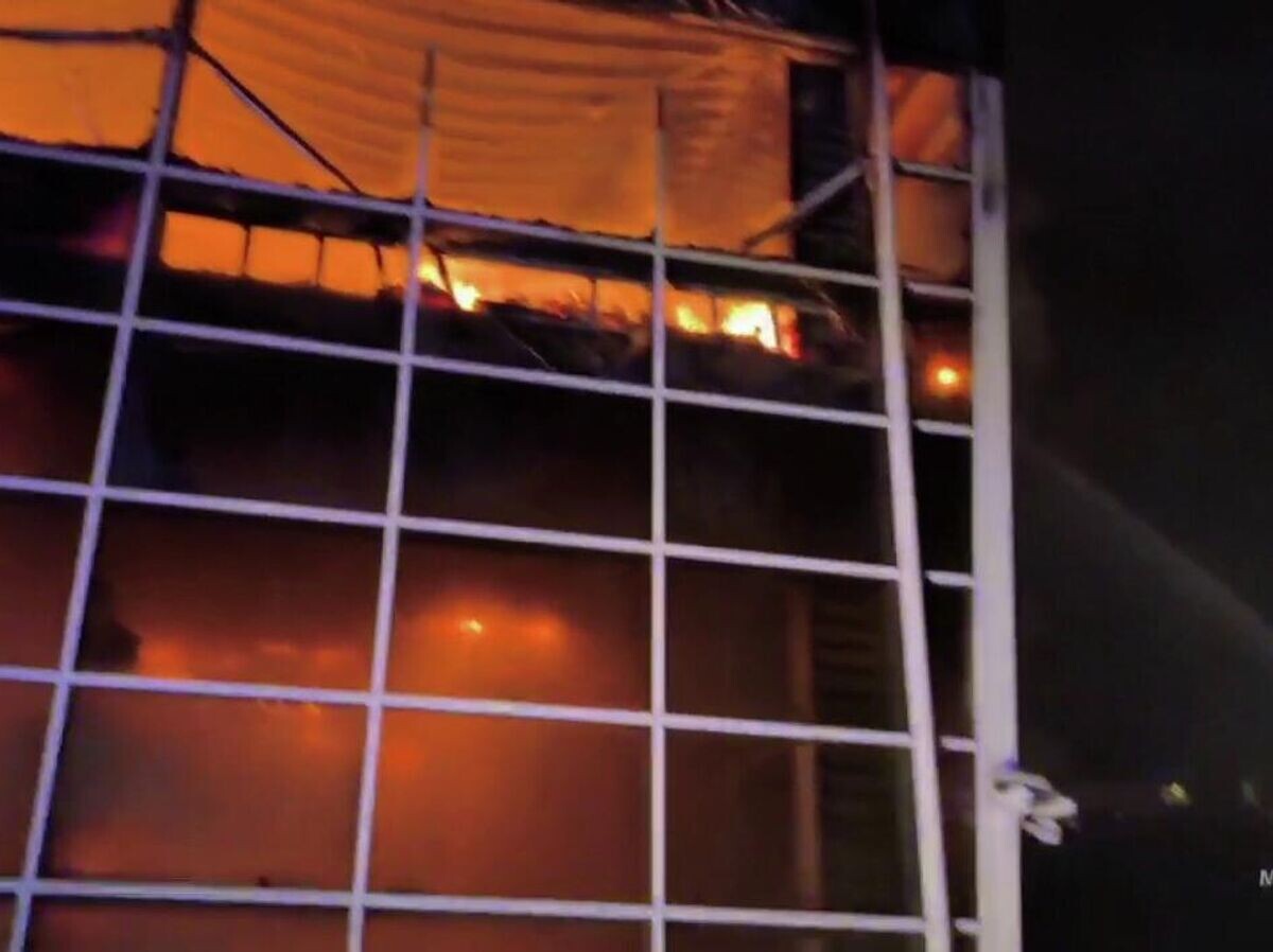    Пожар в магазине "Доброцен" в Ялте | © ГУ МЧС России по Республике Крым/Telegram