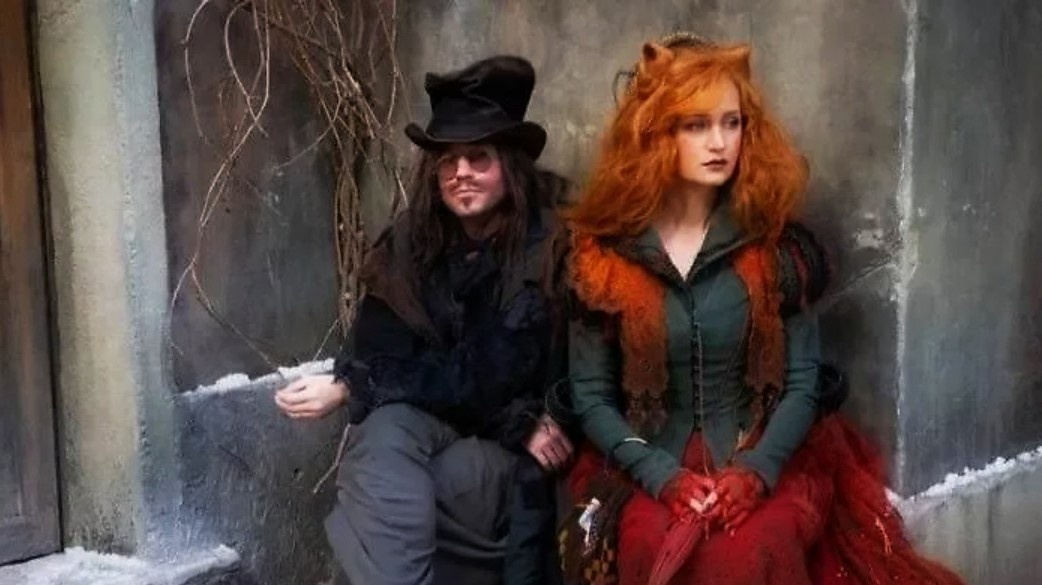 А звездный кастинг, который должен был привлечь зрителей, лишь подчёркивает бессмысленность происходящего - громкие имена и талантливые актёры не спасают сценарий.
