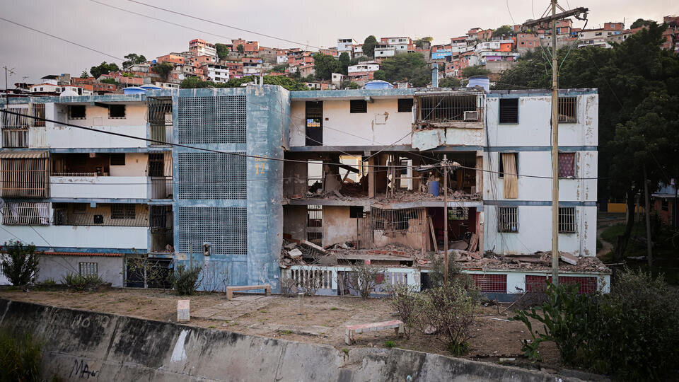     Посол РФ в Венесуэле назвал операцию США против Мадуро очень жестокой REUTERS/Gaby Oraa