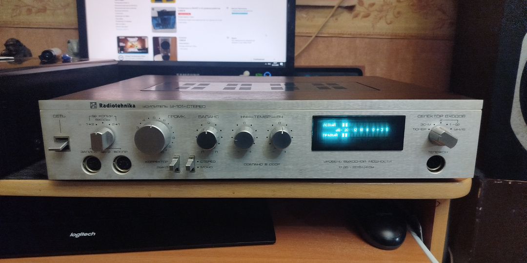 В продаже проигрыватели пластинок, усилители и колонки