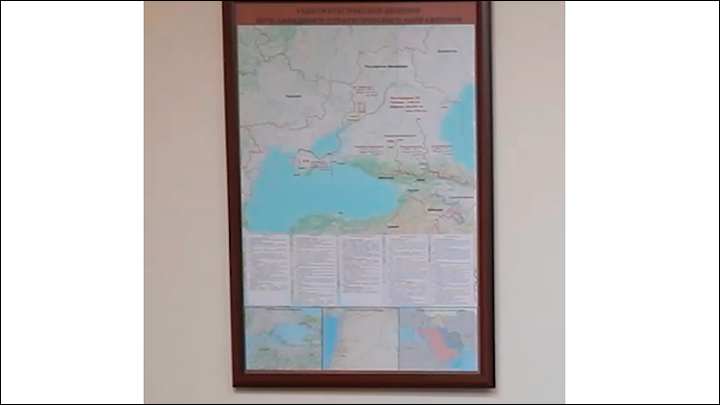    На брифинге начальника Генштаба ВС России Валерия Герасимова зоркие наблюдатели заметили карту, на которой юг нынешней Украины, Одесская и Николаевская области, включены в состав России. Скриншот поста из официального ТГ-канала Минобороны (фрагмент)