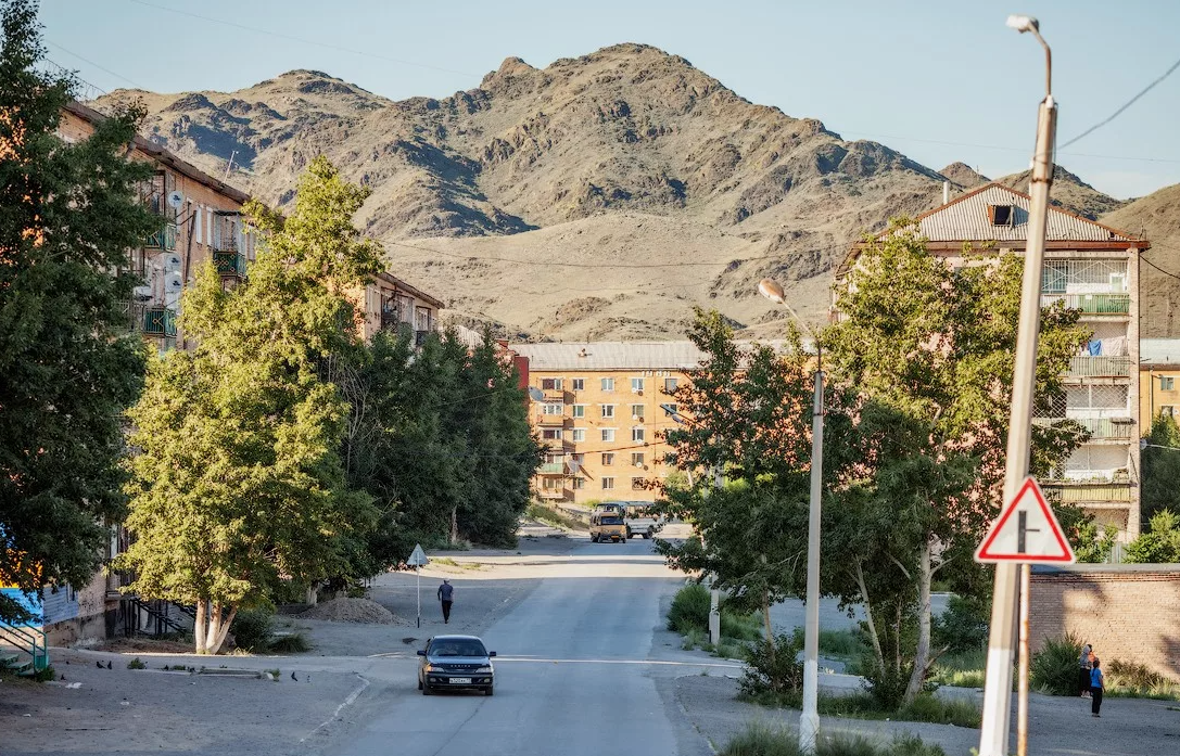 Ак-Довурак. Фото с сайта https://swalker.ru/trips/3266-ak-dovurak.html. Взято с Яндекс.Картинки