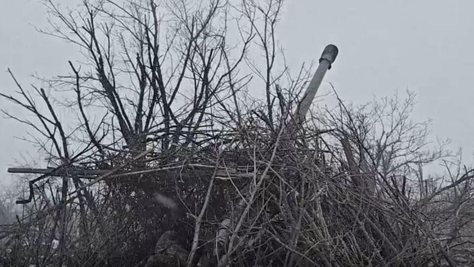     Расчет орудий М-46 подорвал бронетранспортер MaxxPro под Красноармейском Минобороны РФ