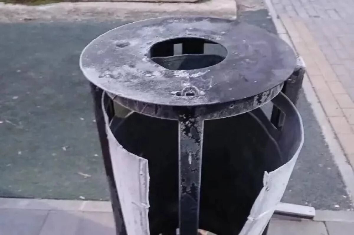    Астраханцы превратили городские урны в мишени для петард