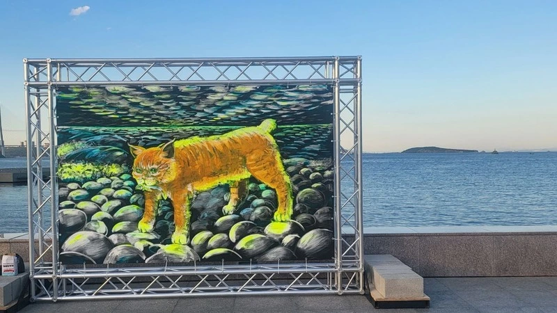 Член Союза художников России Константин Колупаев нарисовал гигантского бобтейла на баннере.Из открытых источников.