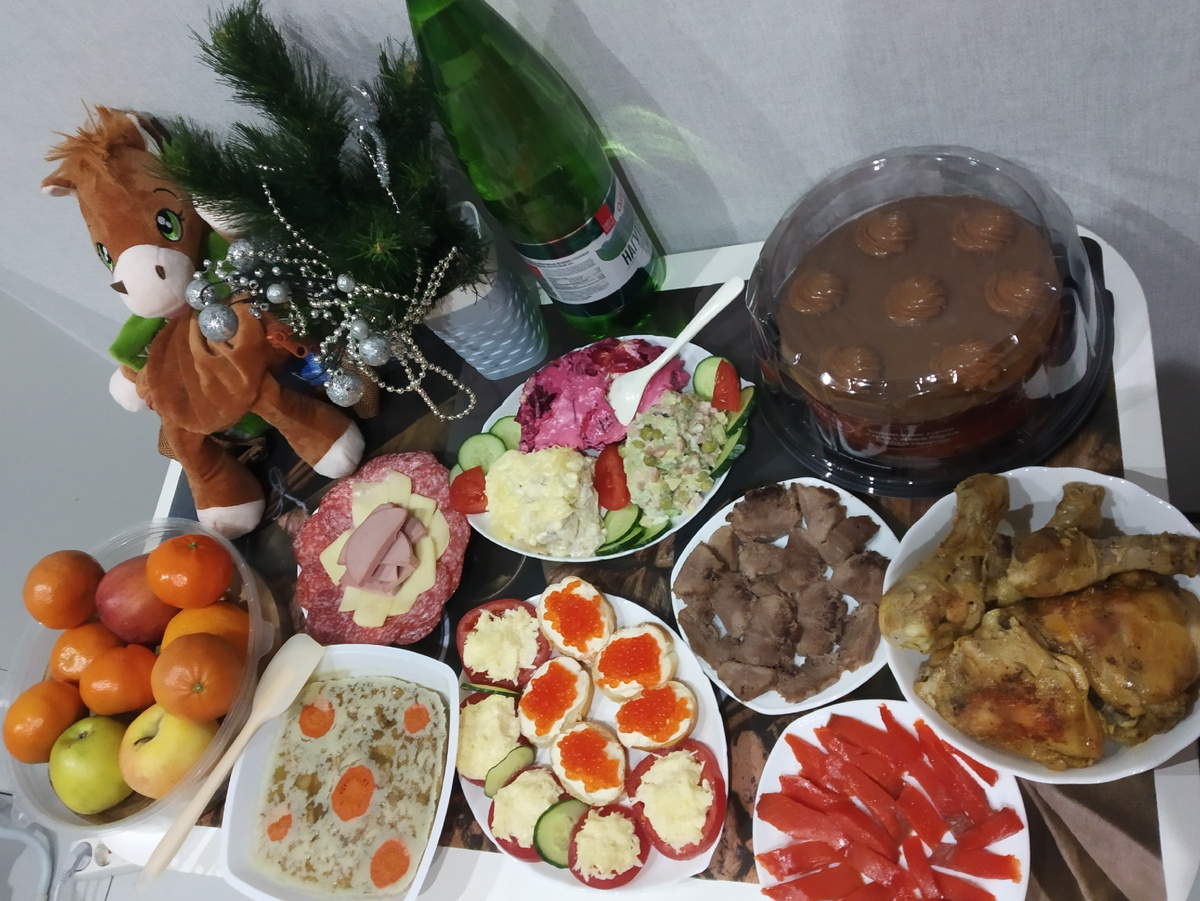 Новогодний перекус с учётом семейных традиций (фото автора публикации)