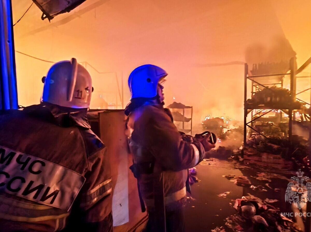    Ликвидация пожара в магазине "Доброцен" в Ялте | © ГУ МЧС России по Республике Крым/Telegram