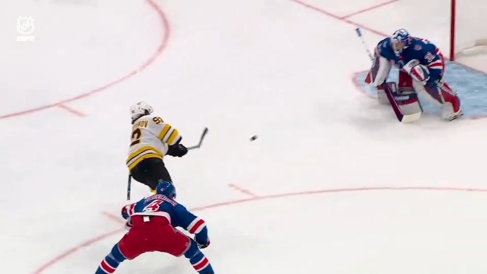 Марат вышел к воротам и сравнял счет 1:1. фото: яндекс.