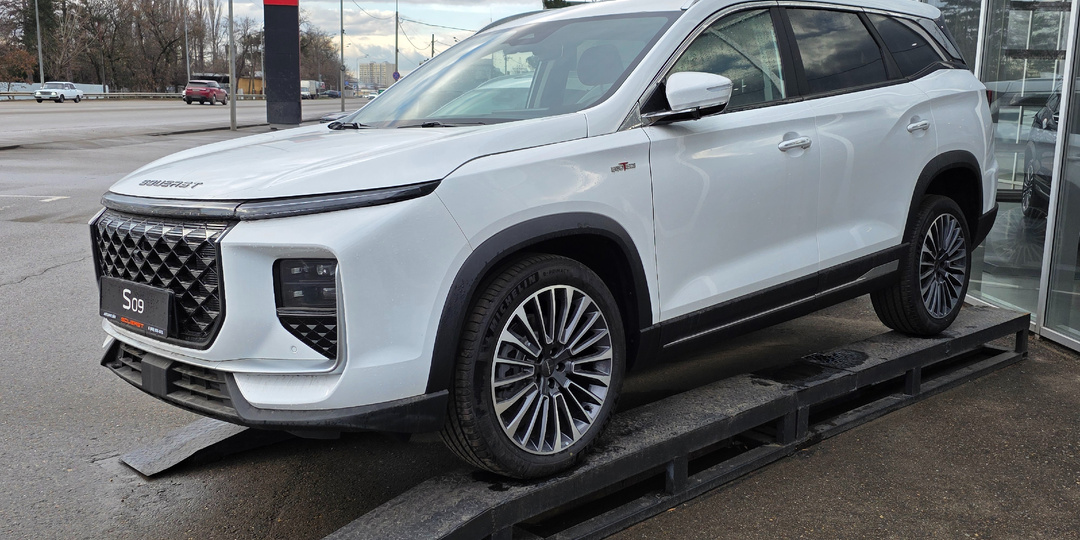 Съездил к дилеру просто из любопытства. Уехал с ощущением, что нашёл лучший семейный кроссовер до 4 млн