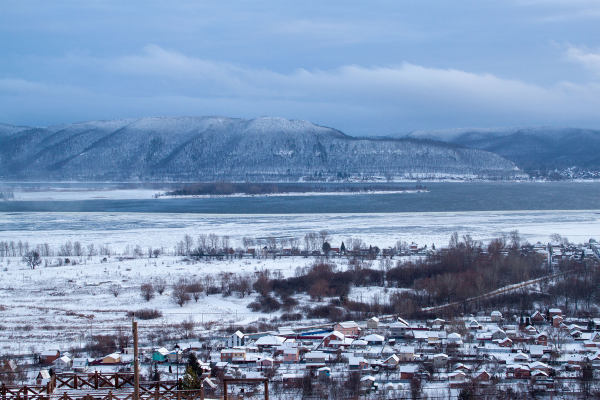 Вид на Волгу -->