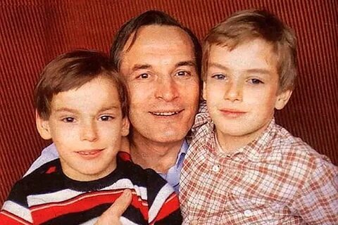 Фото из интернета. Муж и дети Ирины Петровны.