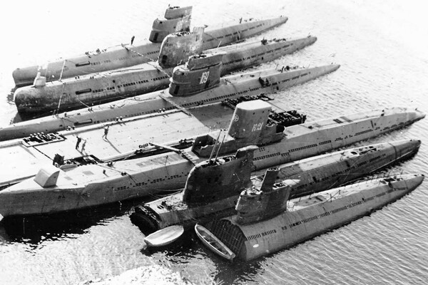 Подлодки после подъема и демонтажа оторванных взрывом отсеков / The Cold War/Facebook (владелец компания Meta признана в России экстремистской и запрещена)   📷