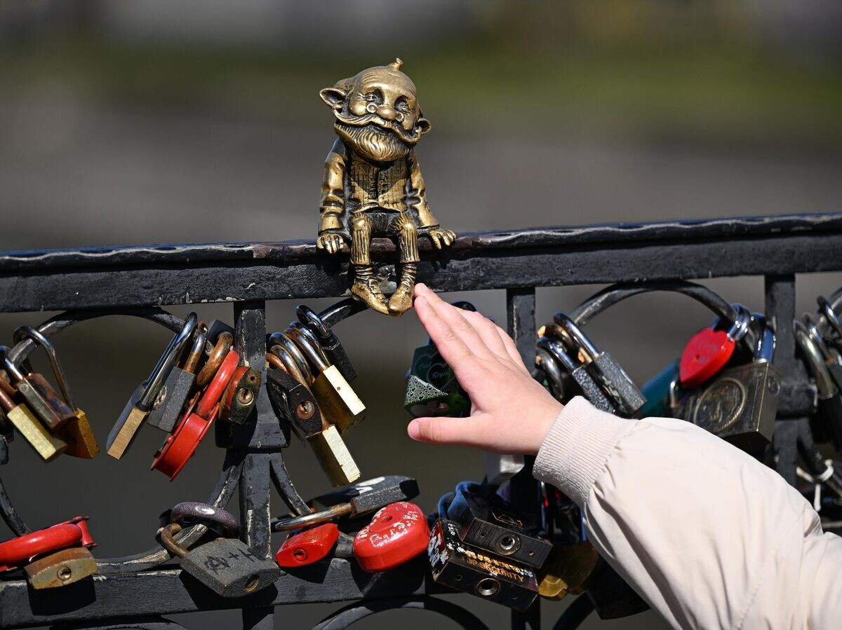    Скульптура "Дедушка хомлин" на Медовом мосту у Кафедрального собора в Калининграде | © РИА Новости / Пелагия Тихонова